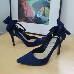 Suede Saks fifth Ave Pumps